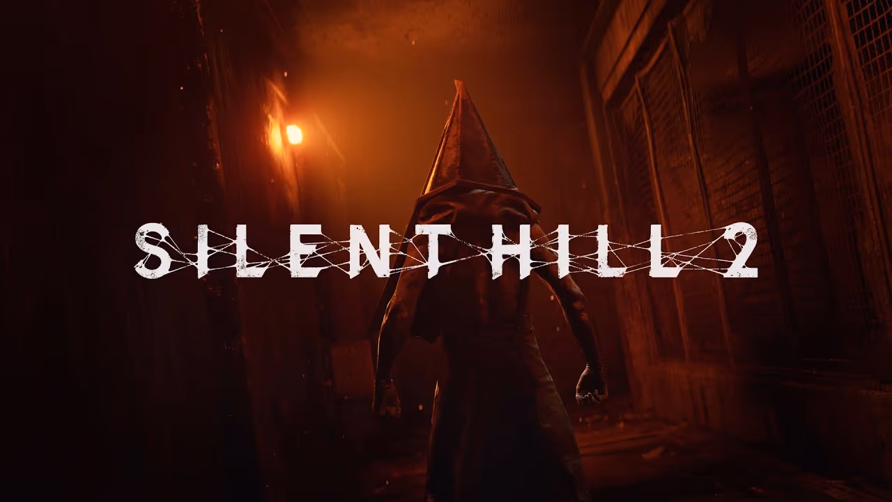 廊下に立つピラミッドヘッドと『SILENT HILL 2』のロゴ――予告編の一場面