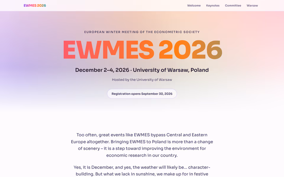 Pierwszy ekran strony EWMES 2026: gradientowy napis EWMES 2026 na jasnej aurorze, data konferencji i informacja o otwarciu rejestracji.